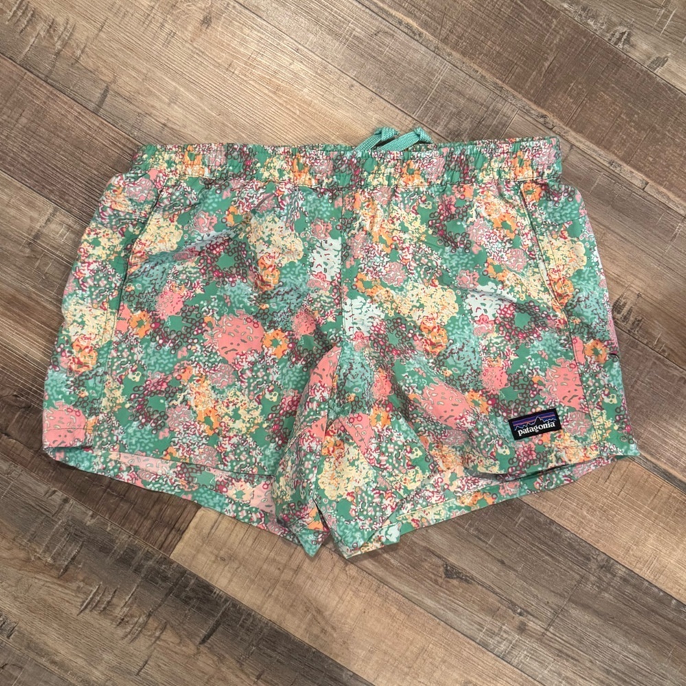 Patagonia Floral Print Baggies Quick Dry Tie Waist Shorts Girls Size Large Used